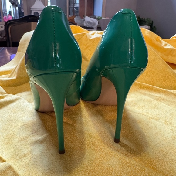 Steve Madden Green Patent Leather Stilettos - Picture 4 of 11